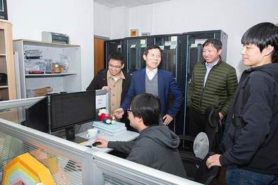 智慧防疫新突破 上海交大團(tuán)隊(duì)為騰訊健康碼開發(fā)人臉識(shí)別技術(shù)，榮獲上?？萍歼M(jìn)步特等獎(jiǎng)